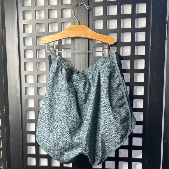 💙 Nike Dri-FIT Athletic Shorts Women’s Small Teal Pattern Drawstring Workout 💙 - Picture 7 of 13